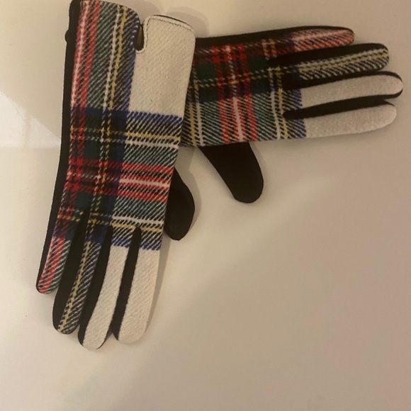 Plaid Gloves - Picture 6 of 6